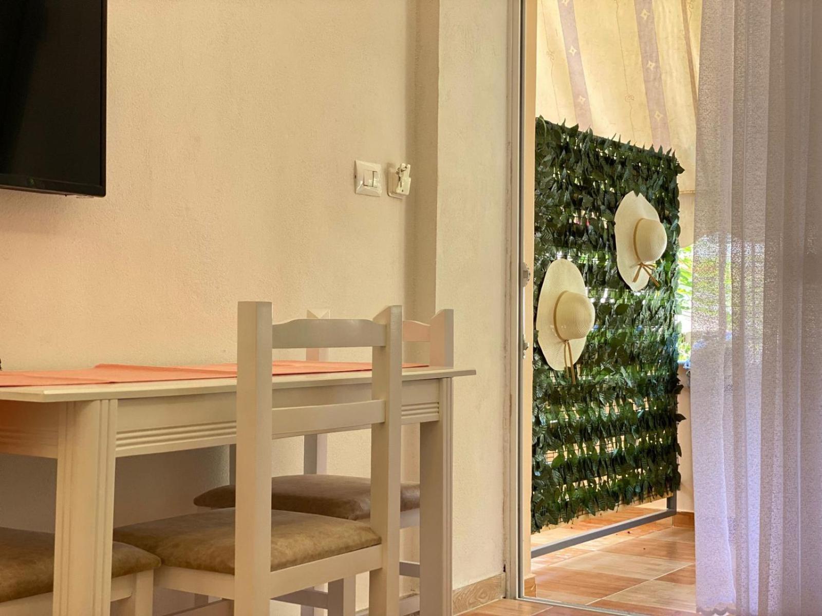 Areti Rooms Hotel Himarë Extérieur photo