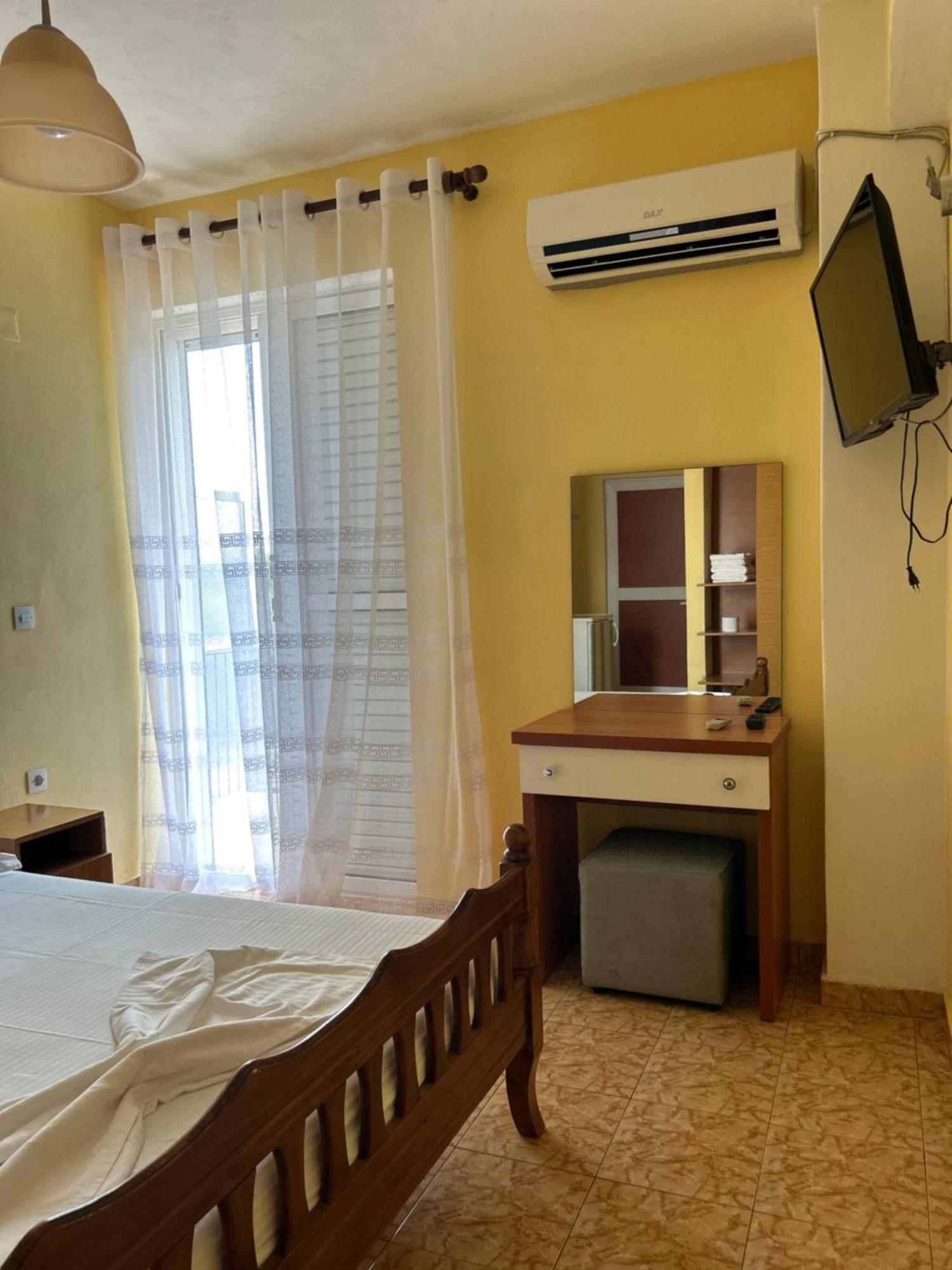 Areti Rooms Hotel Himarë Extérieur photo