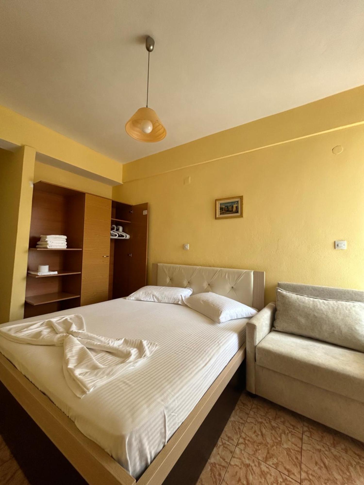 Areti Rooms Hotel Himarë Extérieur photo