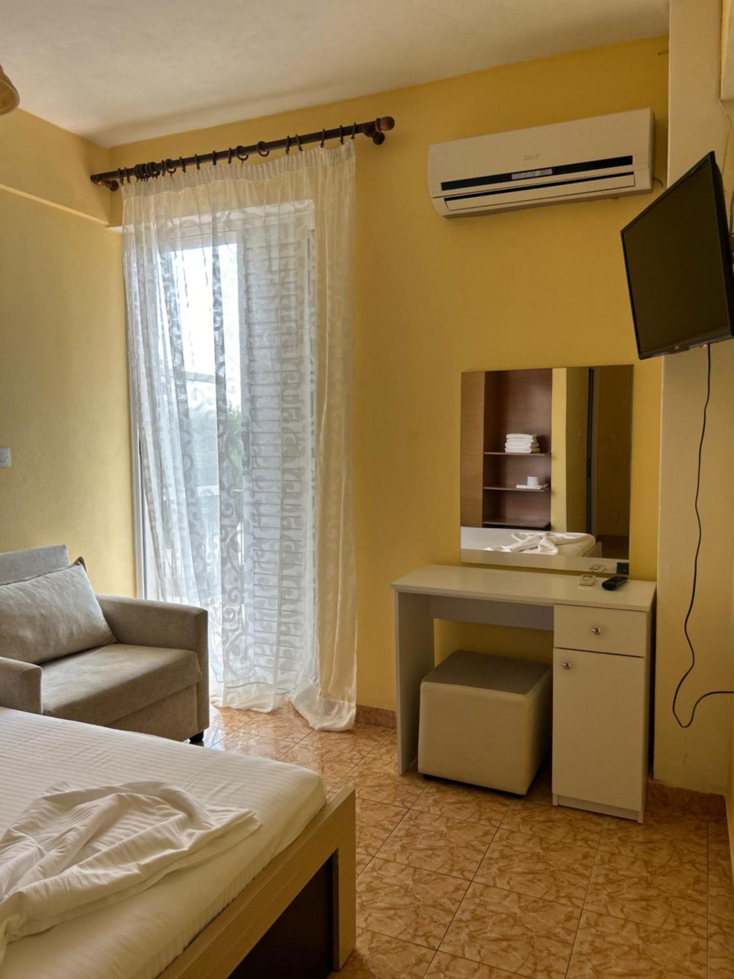 Areti Rooms Hotel Himarë Extérieur photo