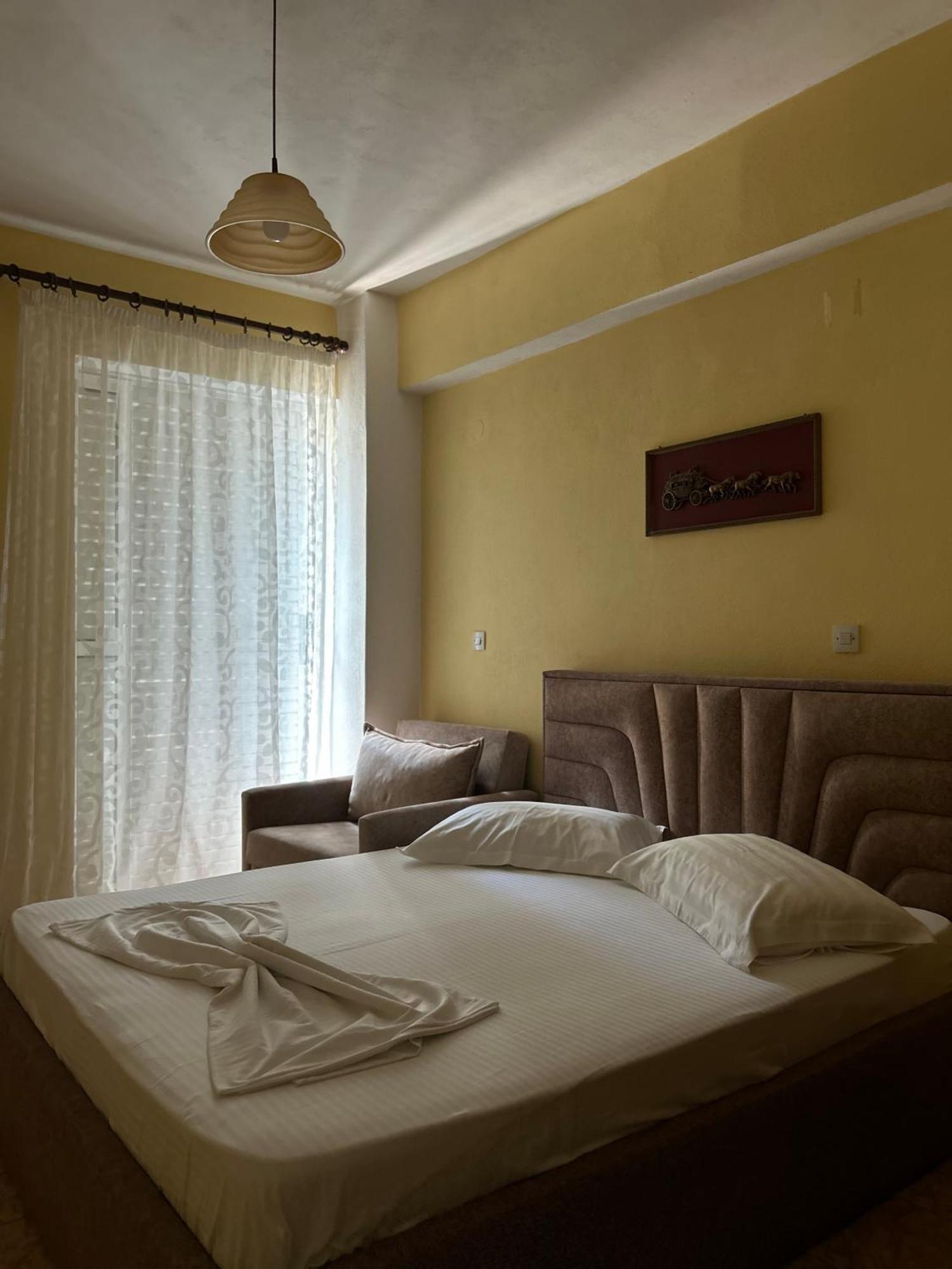 Areti Rooms Hotel Himarë Extérieur photo